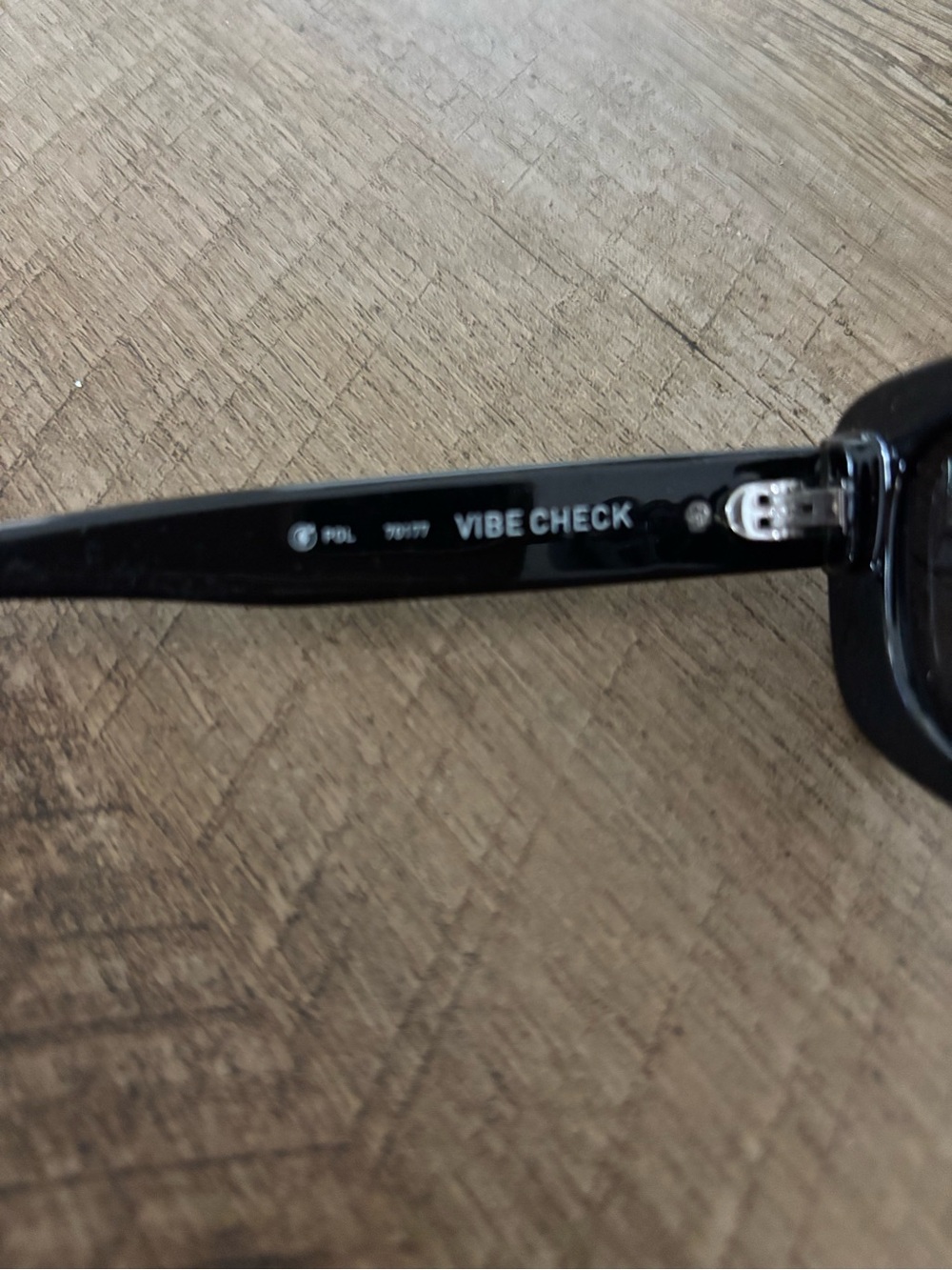 NEW Quay Vibe Check Sunglasses - Picture 7 of 8